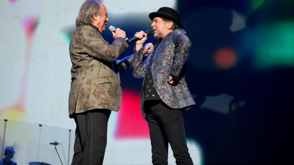 Serrat y Sabina sacudieron el Movistar Arena