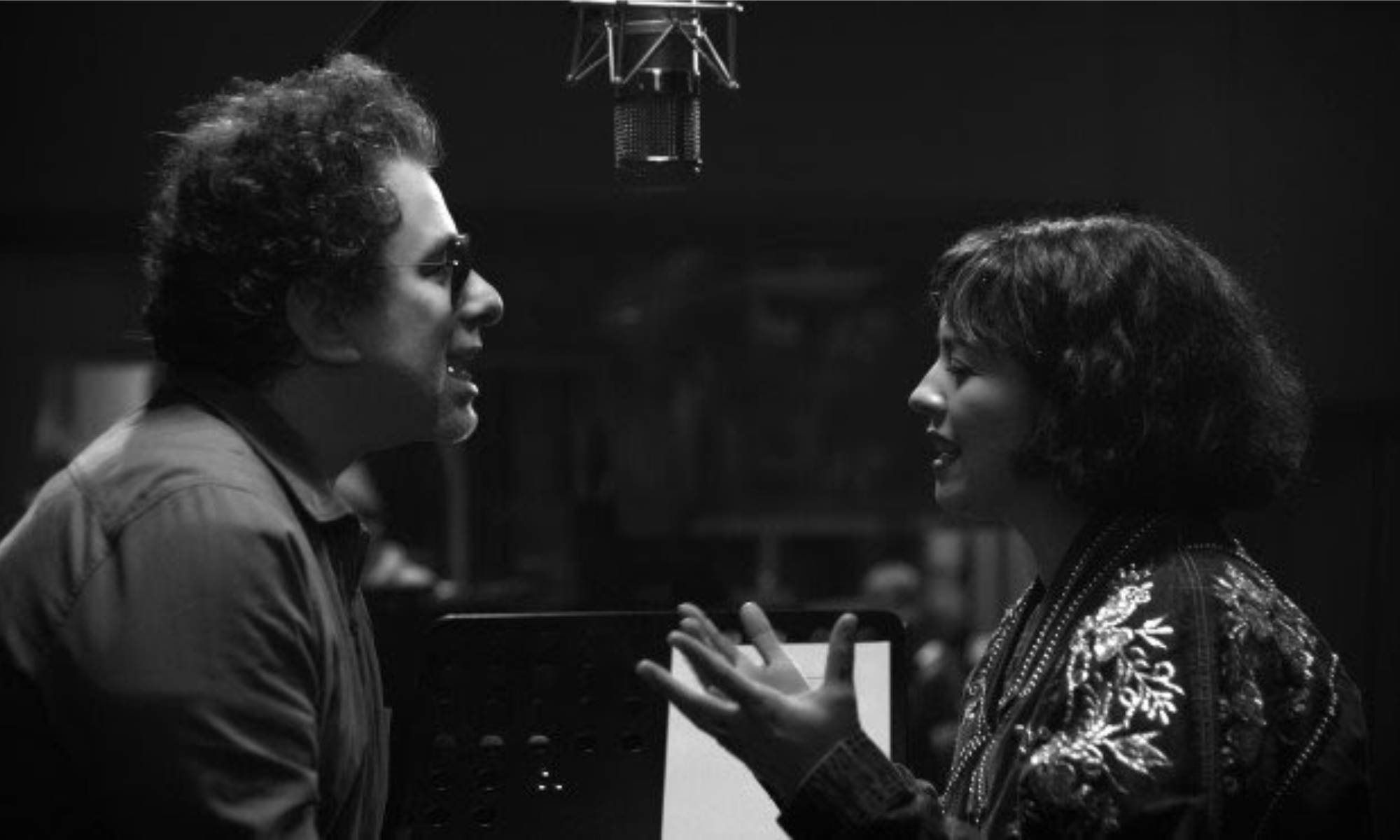 Andrés Calamaro presentó el video del hit  “Tantas veces” junto a Mon Laferte